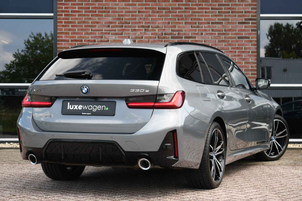 BMW 3 Serie Touring 330e xDrive M-Sport Pano ACC 19inch HUD El-zetels Camera