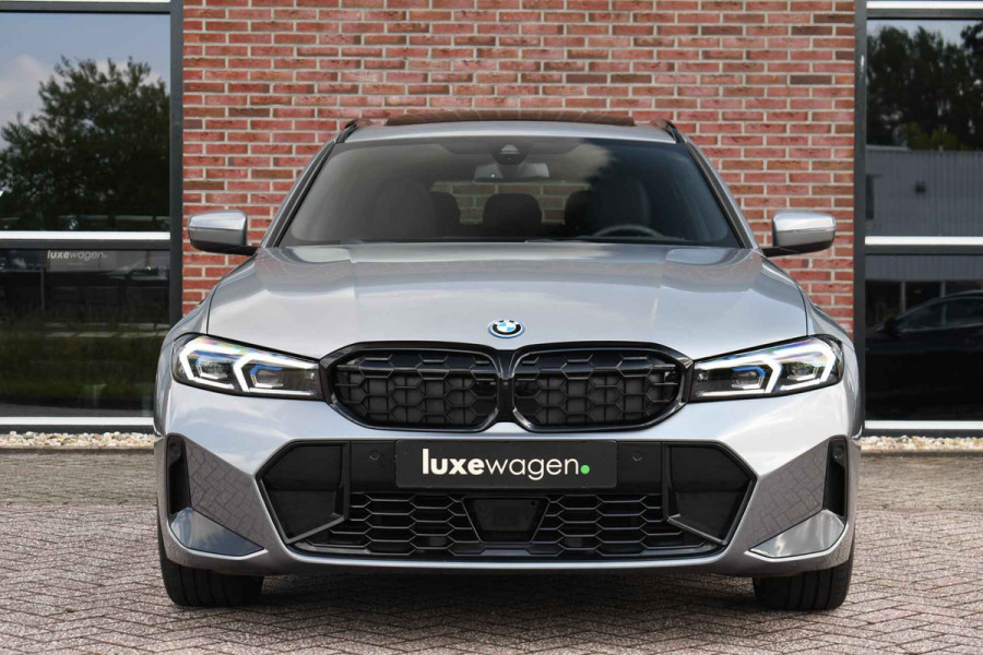 BMW 3 Serie Touring 330e xDrive M-Sport Pano ACC 19inch HUD El-zetels Camera