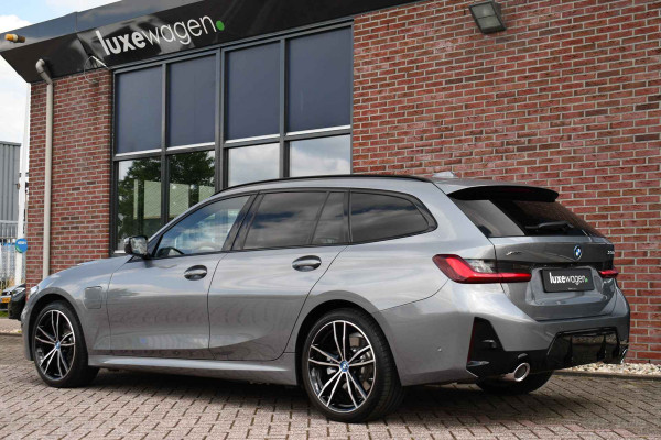 BMW 3 Serie Touring 330e xDrive M-Sport Pano ACC 19inch HUD El-zetels Camera