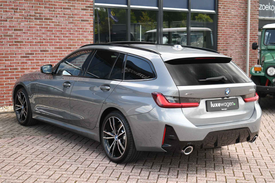 BMW 3 Serie Touring 330e xDrive M-Sport Pano ACC 19inch HUD El-zetels Camera