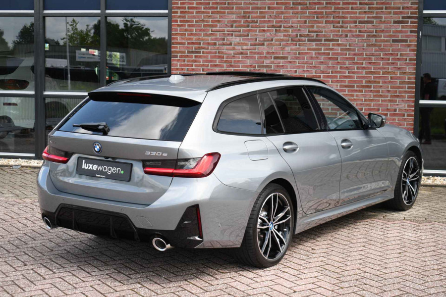 BMW 3 Serie Touring 330e xDrive M-Sport Pano ACC 19inch HUD El-zetels Camera