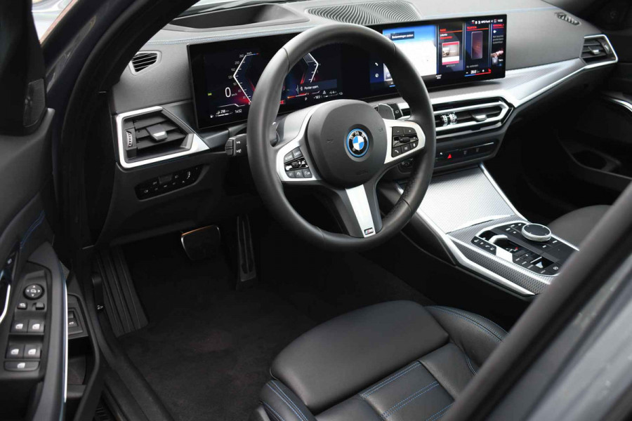 BMW 3 Serie Touring 330e xDrive M-Sport Pano ACC 19inch HUD El-zetels Camera