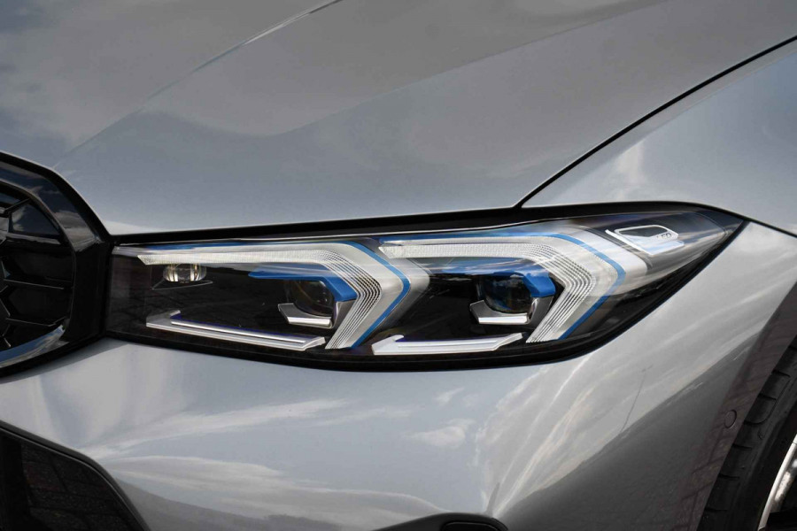 BMW 3 Serie Touring 330e xDrive M-Sport Pano ACC 19inch HUD El-zetels Camera