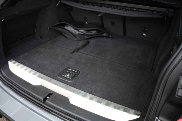 BMW 3 Serie Touring 330e xDrive M-Sport Pano ACC 19inch HUD El-zetels Camera