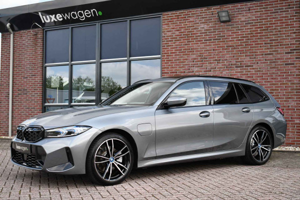 BMW 3 Serie Touring 330e xDrive M-Sport Pano ACC 19inch HUD El-zetels Camera