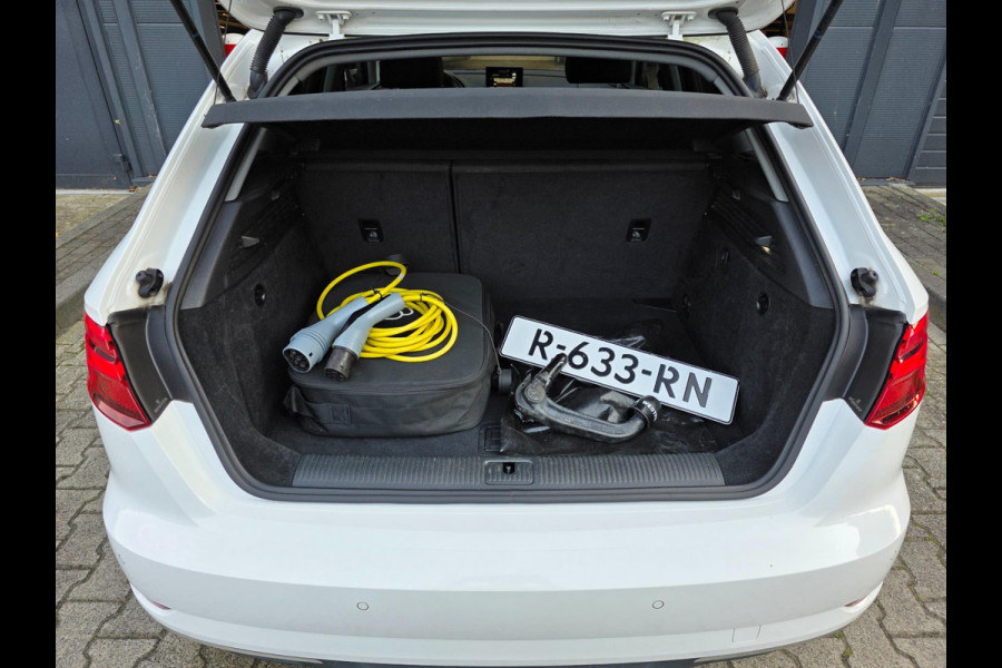 Audi A3 Sportback 1.4 e-tron Pro Line plus / PANO / DEALER OH / NWE BEURT / AFN TREKH. / P.SENSOR V+A / STOELVERW. / LANE-ASSIST !