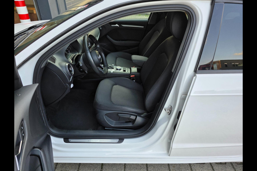 Audi A3 Sportback 1.4 e-tron Pro Line plus / PANO / DEALER OH / NWE BEURT / AFN TREKH. / P.SENSOR V+A / STOELVERW. / LANE-ASSIST !