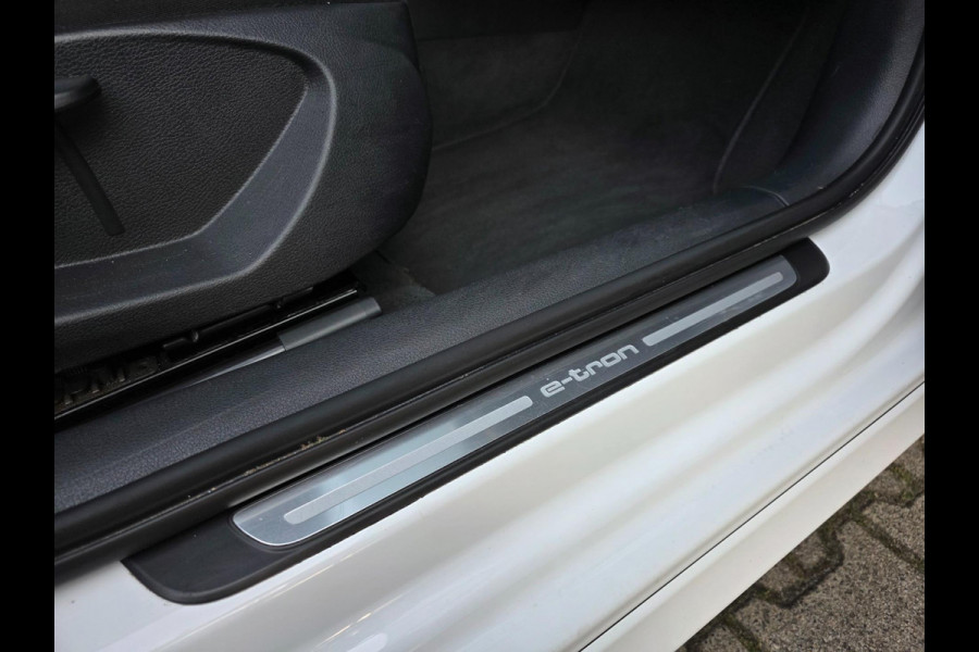 Audi A3 Sportback 1.4 e-tron Pro Line plus / PANO / DEALER OH / NWE BEURT / AFN TREKH. / P.SENSOR V+A / STOELVERW. / LANE-ASSIST !