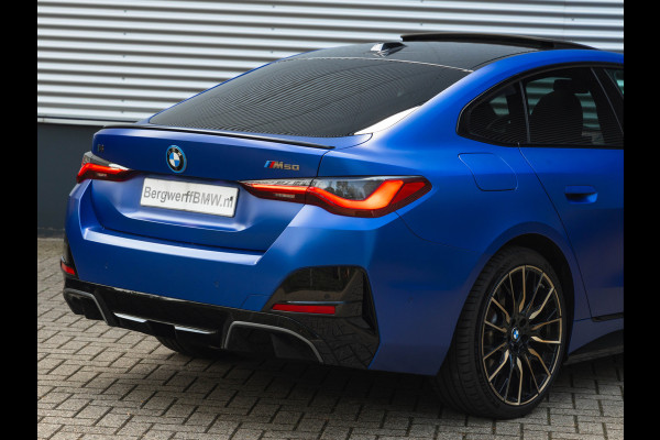 BMW i4 M50 - Dak - Memoryzetel - Trekhaak - Leder Dash - Driving + Parking Ass Prof