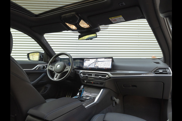 BMW i4 M50 - Dak - Memoryzetel - Trekhaak - Leder Dash - Driving + Parking Ass Prof