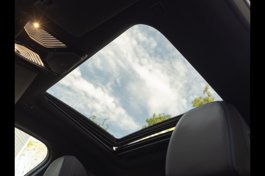 BMW i4 M50 - Dak - Memoryzetel - Trekhaak - Leder Dash - Driving + Parking Ass Prof
