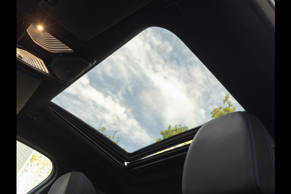 BMW i4 M50 - Dak - Memoryzetel - Trekhaak - Leder Dash - Driving + Parking Ass Prof