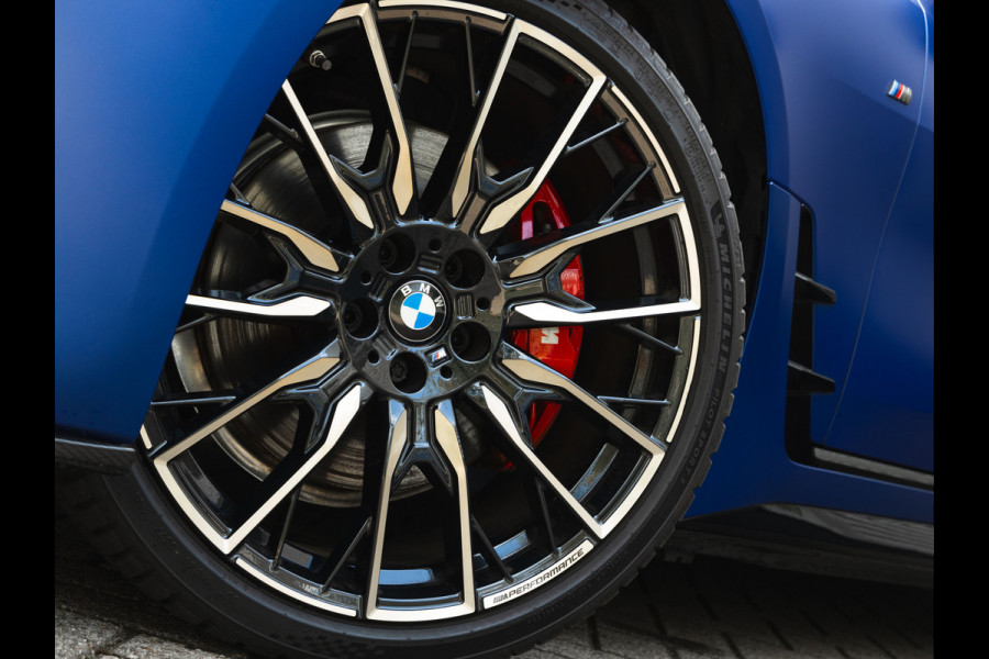 BMW i4 M50 - Dak - Memoryzetel - Trekhaak - Leder Dash - Driving + Parking Ass Prof
