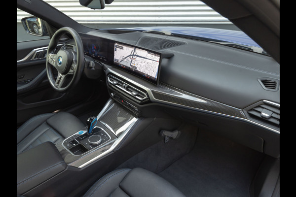 BMW i4 M50 - Dak - Memoryzetel - Trekhaak - Leder Dash - Driving + Parking Ass Prof
