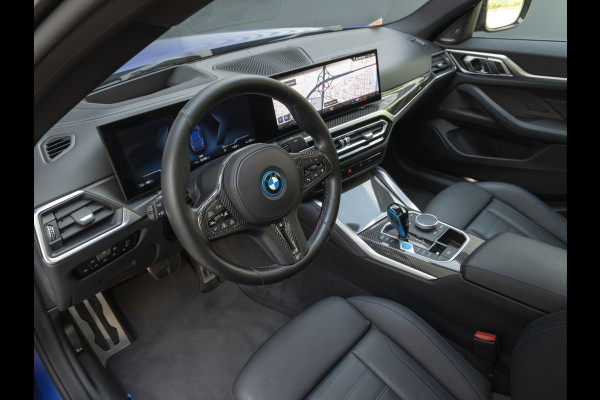 BMW i4 M50 - Dak - Memoryzetel - Trekhaak - Leder Dash - Driving + Parking Ass Prof