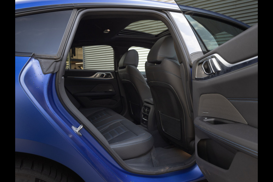 BMW i4 M50 - Dak - Memoryzetel - Trekhaak - Leder Dash - Driving + Parking Ass Prof