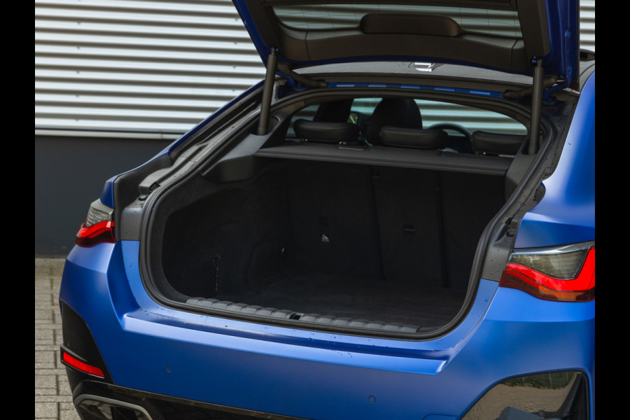 BMW i4 M50 - Dak - Memoryzetel - Trekhaak - Leder Dash - Driving + Parking Ass Prof