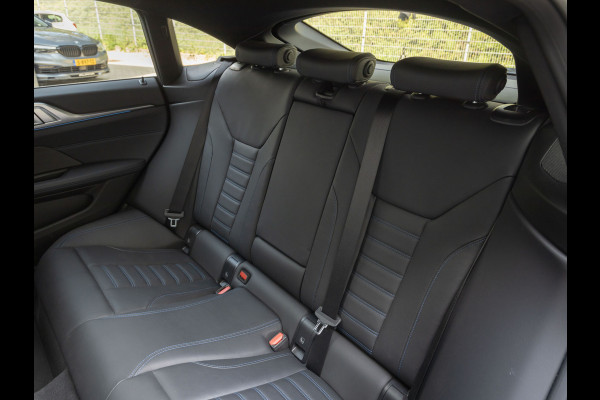 BMW i4 M50 - Dak - Memoryzetel - Trekhaak - Leder Dash - Driving + Parking Ass Prof