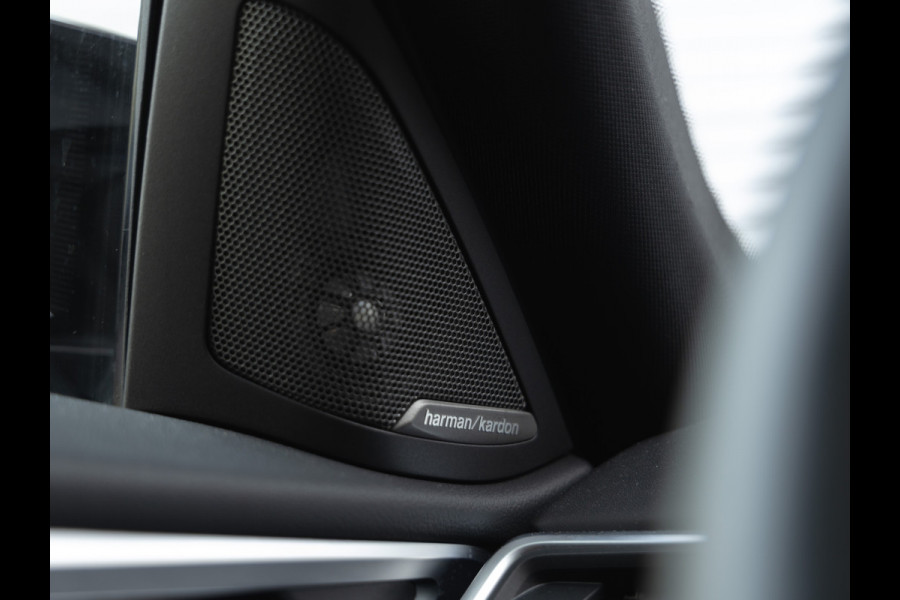 BMW i4 M50 - Dak - Memoryzetel - Trekhaak - Leder Dash - Driving + Parking Ass Prof