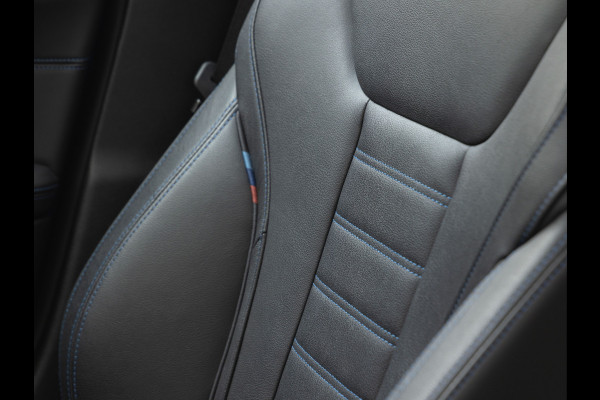 BMW i4 M50 - Dak - Memoryzetel - Trekhaak - Leder Dash - Driving + Parking Ass Prof