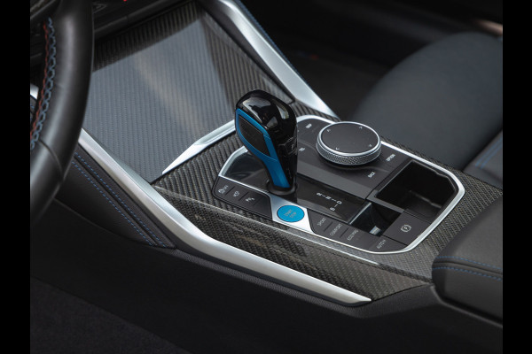 BMW i4 M50 - Dak - Memoryzetel - Trekhaak - Leder Dash - Driving + Parking Ass Prof