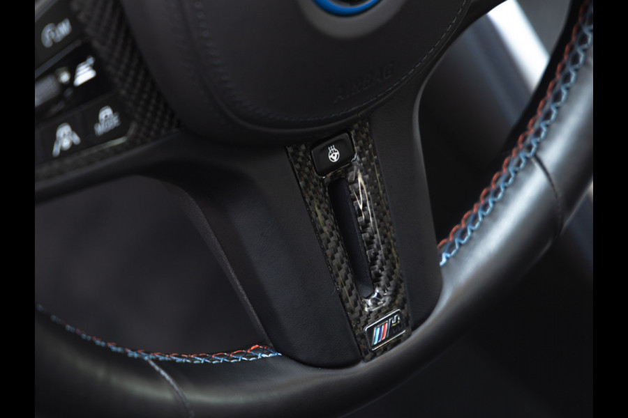 BMW i4 M50 - Dak - Memoryzetel - Trekhaak - Leder Dash - Driving + Parking Ass Prof
