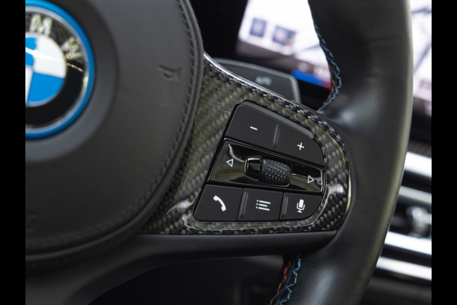 BMW i4 M50 - Dak - Memoryzetel - Trekhaak - Leder Dash - Driving + Parking Ass Prof