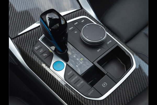BMW i4 M50 - Dak - Memoryzetel - Trekhaak - Leder Dash - Driving + Parking Ass Prof