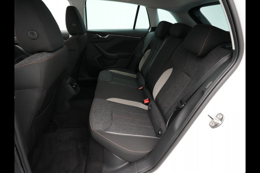 Škoda SCALA 1.0 TSI 115pk First Edition clima trekhaak 17'lm parkeersensors stoelverwarming