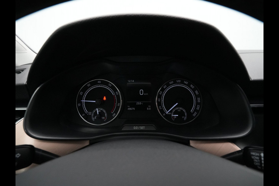 Škoda SCALA 1.0 TSI 115pk First Edition clima trekhaak 17'lm parkeersensors stoelverwarming