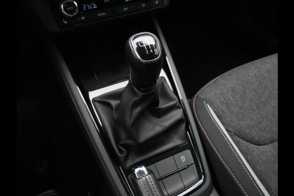 Škoda SCALA 1.0 TSI 115pk First Edition clima trekhaak 17'lm parkeersensors stoelverwarming