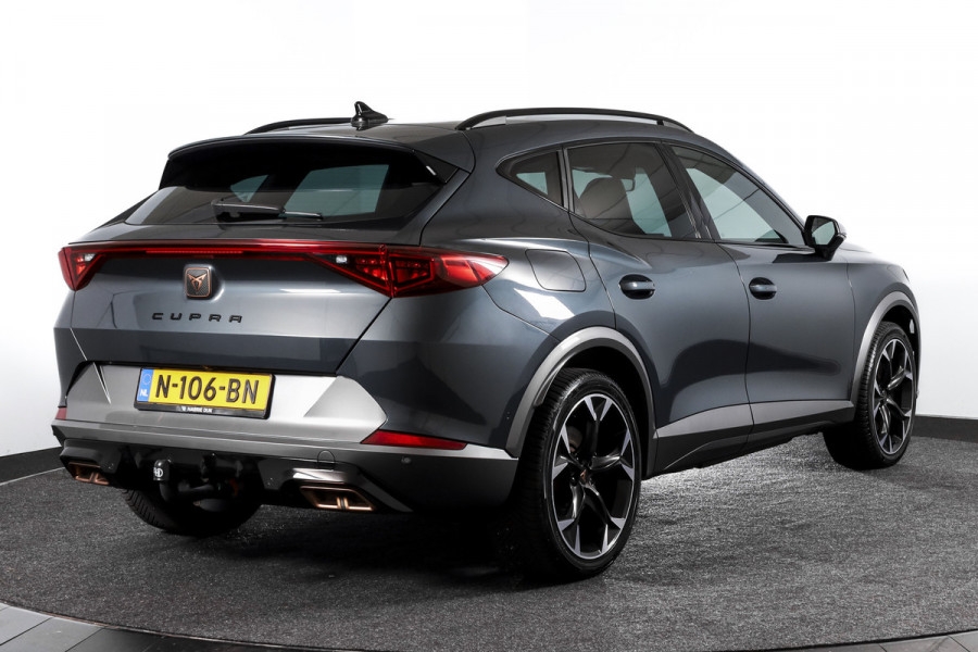 CUPRA Formentor 1.4 e-Hybrid |245PK| VZ Performance - Automaat | Camourflage Green | Dig.Cockpit | Adapt.Cruise | Stoel-+Stuurverw. | PDC | 360 Camera | NAV+App.Connect | ECC | Afn.Trekhaak | LM 19" |
