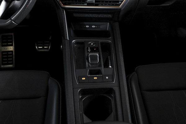 CUPRA Formentor 1.4 e-Hybrid |245PK| VZ Performance - Automaat | Camourflage Green | Dig.Cockpit | Adapt.Cruise | Stoel-+Stuurverw. | PDC | 360 Camera | NAV+App.Connect | ECC | Afn.Trekhaak | LM 19" |