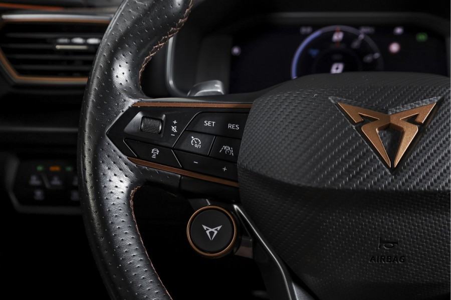 CUPRA Formentor 1.4 e-Hybrid |245PK| VZ Performance - Automaat | Camourflage Green | Dig.Cockpit | Adapt.Cruise | Stoel-+Stuurverw. | PDC | 360 Camera | NAV+App.Connect | ECC | Afn.Trekhaak | LM 19" |