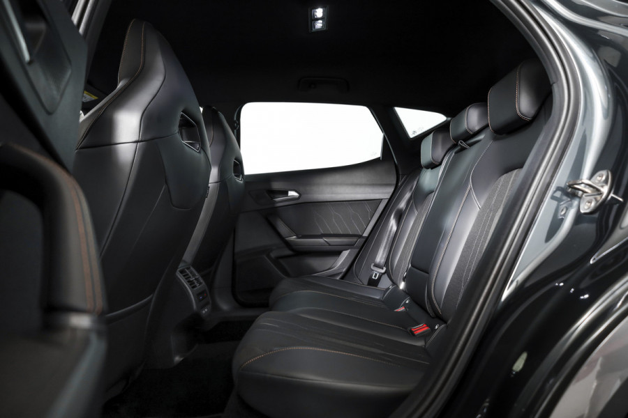 CUPRA Formentor 1.4 e-Hybrid |245PK| VZ Performance - Automaat | Camourflage Green | Dig.Cockpit | Adapt.Cruise | Stoel-+Stuurverw. | PDC | 360 Camera | NAV+App.Connect | ECC | Afn.Trekhaak | LM 19" |