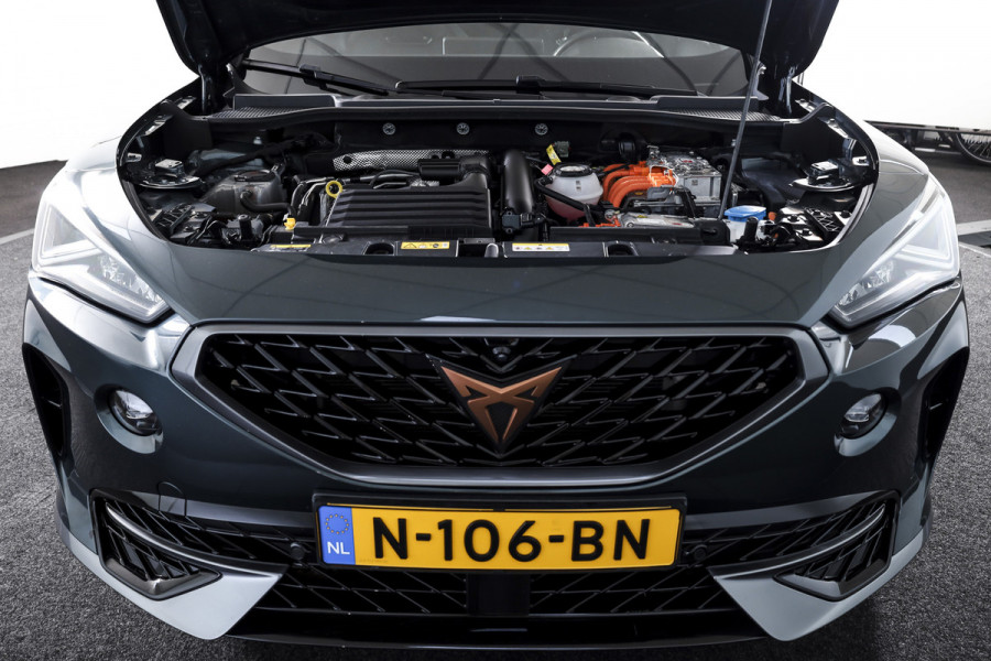 CUPRA Formentor 1.4 e-Hybrid |245PK| VZ Performance - Automaat | Camourflage Green | Dig.Cockpit | Adapt.Cruise | Stoel-+Stuurverw. | PDC | 360 Camera | NAV+App.Connect | ECC | Afn.Trekhaak | LM 19" |