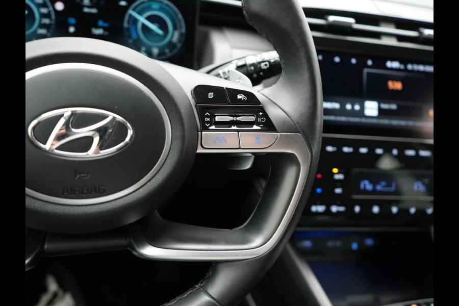 Hyundai Tucson T-GDI Premium 4WD Plug In Hybrid 265pk Dealer O.H PHEV | Adaptive Cruise | 360 Camera | Apple Carplay | Lederen Sportstoelen Ventilatie & Verwarmd | Pilot Assist | Blis | Navigatie | Virtual | DAB |