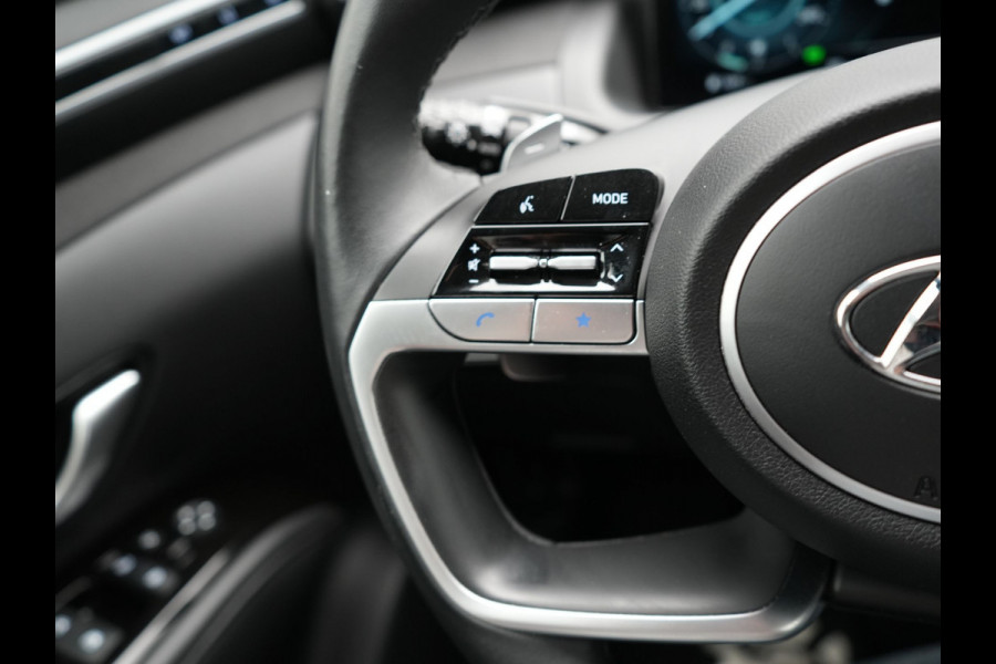 Hyundai Tucson T-GDI Premium 4WD Plug In Hybrid 265pk Dealer O.H PHEV | Adaptive Cruise | 360 Camera | Apple Carplay | Lederen Sportstoelen Ventilatie & Verwarmd | Pilot Assist | Blis | Navigatie | Virtual | DAB |