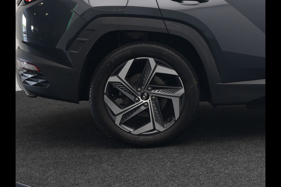 Hyundai Tucson T-GDI Premium 4WD Plug In Hybrid 265pk Dealer O.H PHEV | Adaptive Cruise | 360 Camera | Apple Carplay | Lederen Sportstoelen Ventilatie & Verwarmd | Pilot Assist | Blis | Navigatie | Virtual | DAB |