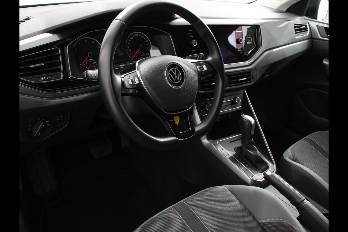 Volkswagen Polo 1.0 TSI DSG Highline 110Pk Navigatie Adaptive Cruise Control Parkeersensoren Voor + Achter Privacy Glass Volkswagen Polo 1.0 TSI DSG Highline 110Pk Navigatie Adaptive Cruise Control Parkeersensoren Voor + Achter Privacy Glass