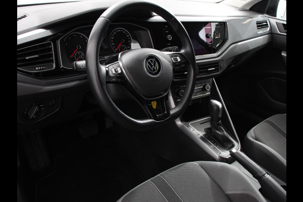 Volkswagen Polo 1.0 TSI DSG Highline 110Pk Navigatie Adaptive Cruise Control Parkeersensoren Voor + Achter Privacy Glass