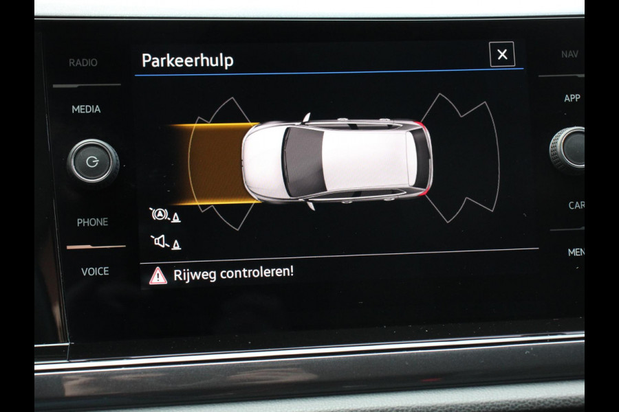 Volkswagen Polo 1.0 TSI DSG Highline 110Pk Navigatie Adaptive Cruise Control Parkeersensoren Voor + Achter Privacy Glass
