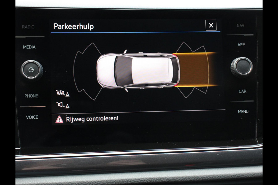 Volkswagen Polo 1.0 TSI DSG Highline 110Pk Navigatie Adaptive Cruise Control Parkeersensoren Voor + Achter Privacy Glass