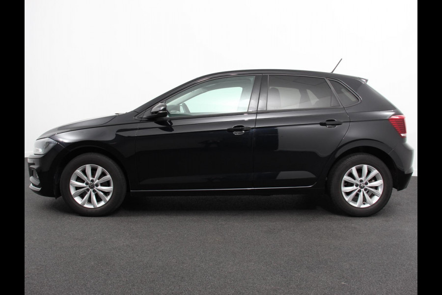 Volkswagen Polo 1.0 TSI DSG Highline 110Pk Navigatie Adaptive Cruise Control Parkeersensoren Voor + Achter Privacy Glass