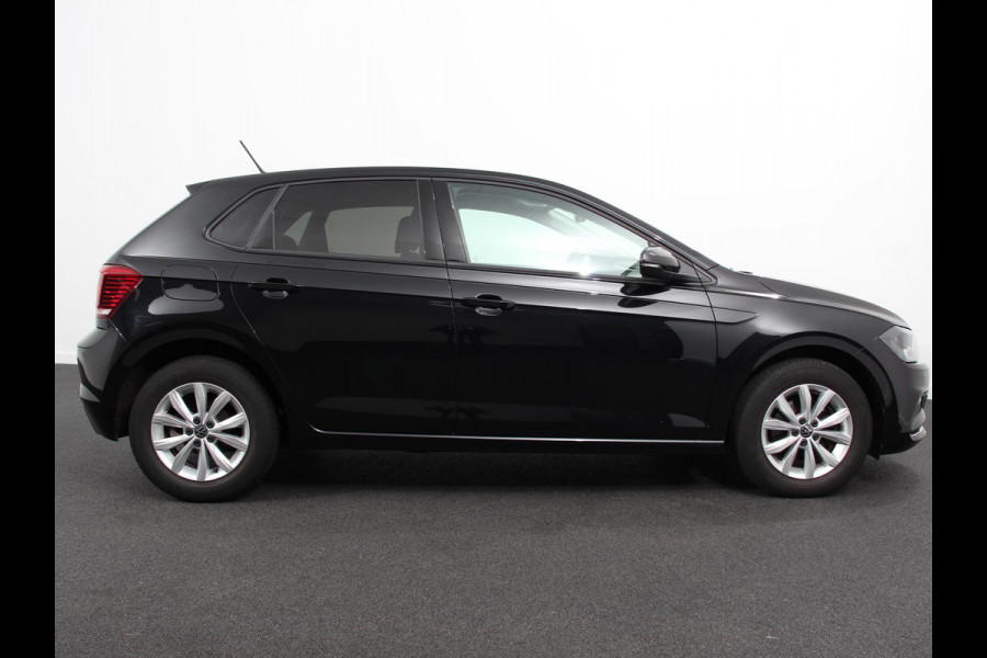 Volkswagen Polo 1.0 TSI DSG Highline 110Pk Navigatie Adaptive Cruise Control Parkeersensoren Voor + Achter Privacy Glass