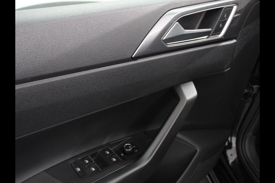 Volkswagen Polo 1.0 TSI DSG Highline 110Pk Navigatie Adaptive Cruise Control Parkeersensoren Voor + Achter Privacy Glass
