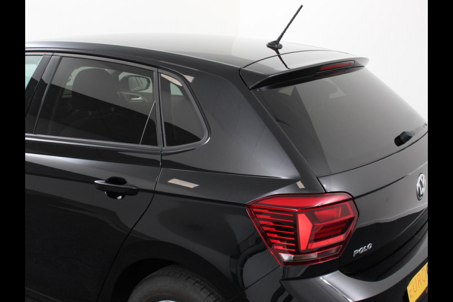 Volkswagen Polo 1.0 TSI DSG Highline 110Pk Navigatie Adaptive Cruise Control Parkeersensoren Voor + Achter Privacy Glass