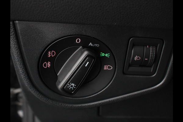 Volkswagen Polo 1.0 TSI DSG Highline 110Pk Navigatie Adaptive Cruise Control Parkeersensoren Voor + Achter Privacy Glass
