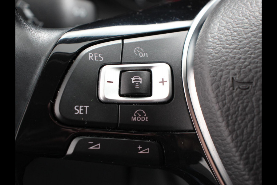 Volkswagen Polo 1.0 TSI DSG Highline 110Pk Navigatie Adaptive Cruise Control Parkeersensoren Voor + Achter Privacy Glass