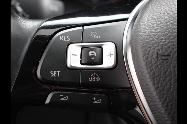 Volkswagen Polo 1.0 TSI DSG Highline 110Pk Navigatie Adaptive Cruise Control Parkeersensoren Voor + Achter Privacy Glass